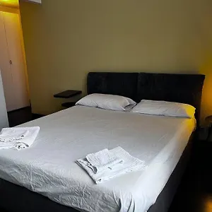 Sandra Flexyrent Wifi Charming Apt In Ticinese Appartement